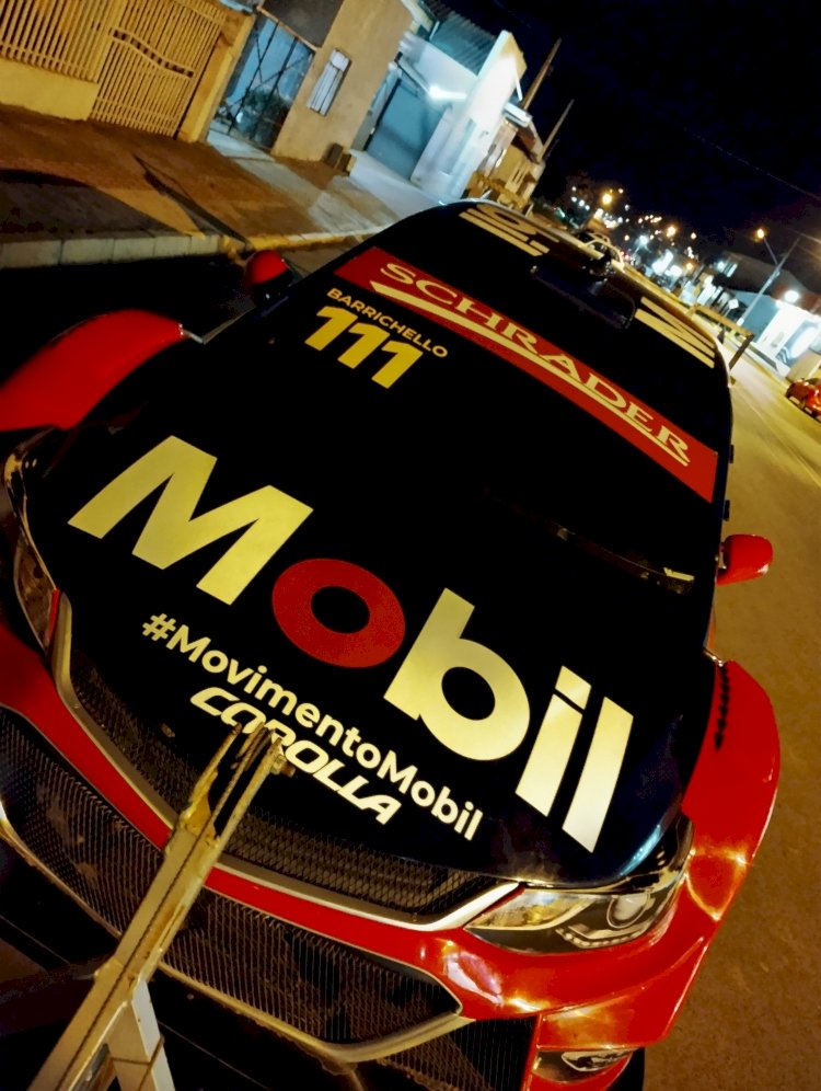 CARRO QUE PERTENCEU A RUBINHO BARRICHELO NA TEMPORADA PASSADA DA STOCK CAR PASSA POR LEBON RÉGIS