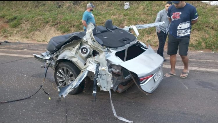 PARANÁ: CARRO PARTE AO MEIO EM ACIDENTE ENVOLVENDO 3 VEÍCULOS