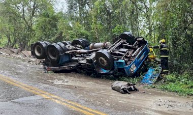 MOTORISTA TOMBA CARRETA NOOESTE E DESAPARECE