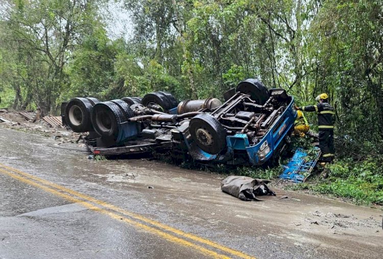 MOTORISTA TOMBA CARRETA NOOESTE E DESAPARECE