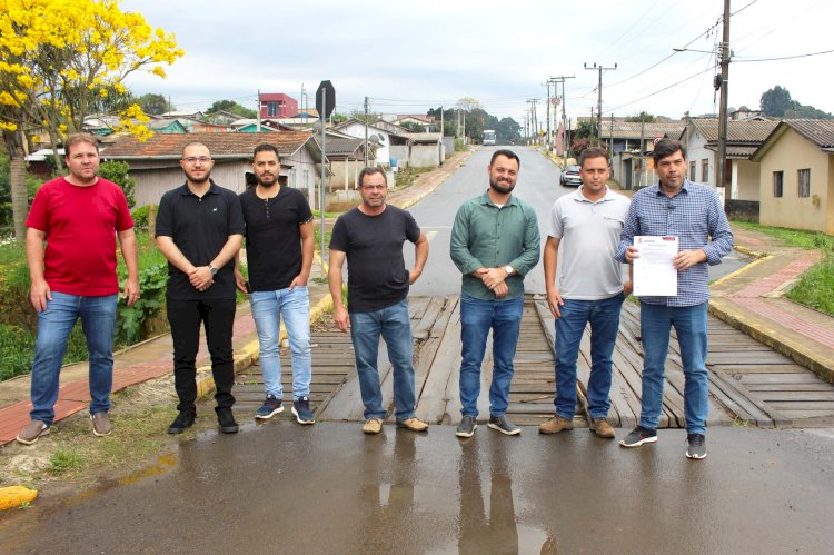 LEBON RÉGIS: PREFEITO DOUGLAS MELLO ENTREGA ORDEM DE SERVIÇO PARA CONSTRUÇÃO DE PONTE DE CONCRETO NA RUA MESSIAS ANTÔNIO DE MORAES