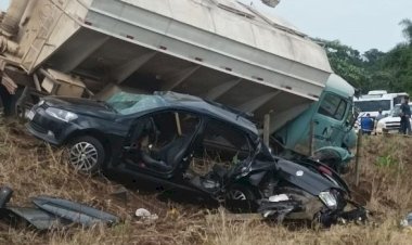 TRAGÉDIA: QUATRO MORTOS E UM FERIDO EM ACIDENTE ENTRE CARRO E CAMINHÃO