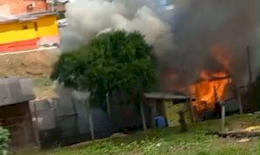 LEBON RÉGIS: INCÊNDIO DESTRÓI RESIDENCIA NO CENTRO