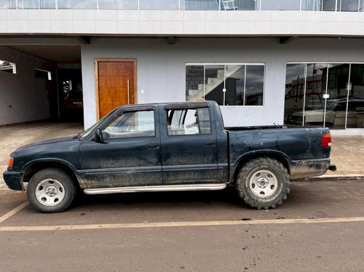 LEBON RÉGIS: ATRAVÉS DAS CÂMERAS MUNICIPAL DE MONITORAMENTO, POLÍCIA MILITAR RECUPERA CAMINHONETE ROUBADA  E PRENDE DOIS HOMENS