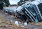 LEBON RÉGIS: CARRETA TANQUE CARREGADA  COM ÁLCOOL TOMBA NA COMUNIDADE DO PORTÃO