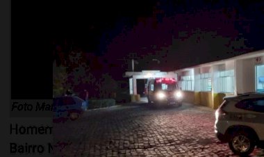 HOMEM É ATINGIDO POR DUAS FACADAS AGORA À NOITE NO DOCE