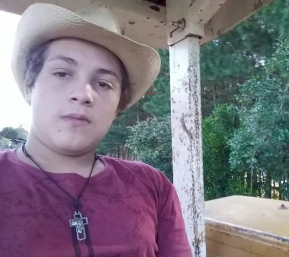 JOVEM MORRE APÓS SER ARTINGIDO POR RAIO