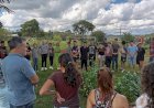 PREFEITURA E SECRETARIA DE AGRICULTURA DE LEBON RÉGIS, DISTRIBUEM MUDAS FRUTíFERAS  AOS ALUNOS DA ESCOLA 30 DE OUTUBRO
