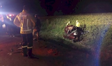 DOIS MORTOS E TRÊS FERIDOS EM COLISÃO DE TRÊS VEÍCULOS