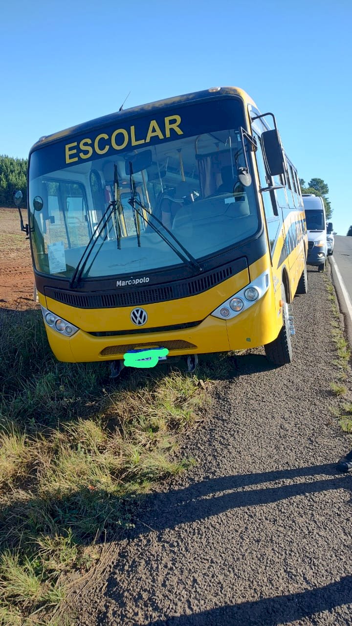 LEBON RÉGIS: HOMEM FURTA ÔNIBUS DA PREFEITURA, ABANDONA A BEIRA DE RODOVIA, E É PRESO AO TENTAR FURTAR OUTRO VEÍCULO