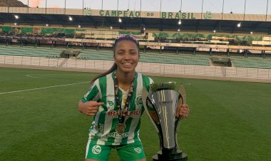 JOGADORA LEBONREGENSE DE FUTEBOL É PRIMEIRA ATLETA A ALCANÇAR 50 JOGOS PELO JUVENTUDE DE CAXIAS