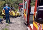 APÓS CAIR EM RIBANCEIRA DE APROXIMADAMENTE 10 METROS, MOTOCICLISTA FICA FERIDO