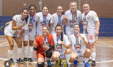 EQUIPE DE FUTSAL FEMININO DE LEBON RÉGIS É CAMPEÃ REGIONAL POR RIO DAS ANTAS