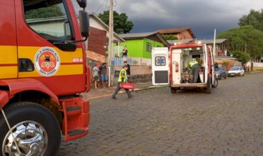 COLISÃO TRASEIRA NO BAIRRO DA GRUTA DEIXA VÁRIOS FERIDOS