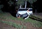 LEBON RÉGIS:  VEÍCULO COLIDE CONTRA ÁRVORE E DEIXA MULHER LEVEMENTE FERIDA