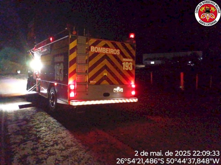 LEBON RÉGIS: MULHER CAI COM CARRO EM AÇUDE APÓS VEÍCULO SAIR DA PISTA