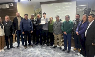 CÂMARA DE VEREADORES PRESTA HOMENAGEM A SAMUEL FURTADO