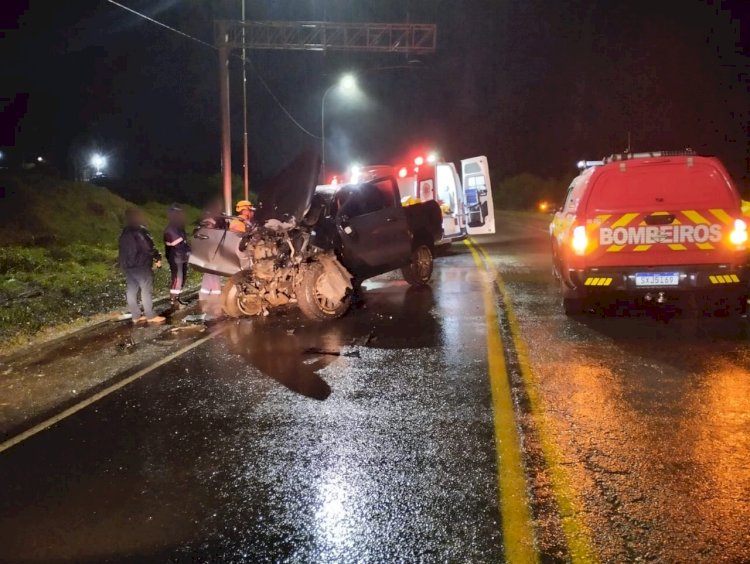 JOVEM DE 19 ANOS MORRE EM ACIDENTE DE TRÂNSITO ENVOLVENDO CAMINHONTE E CAMINHÃO