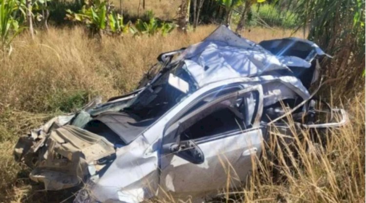 CASAL NAMORA A BEIRA DE PRECIPÍCIO, VEÍCULO BALANÇA E DESPENCA; OS DOIS MORRERAM NO LOCAL.