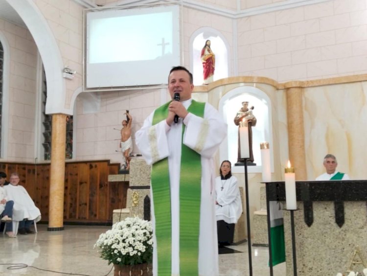 PADRE EDSON DÁ ADEUS A LEBON RÉGIS