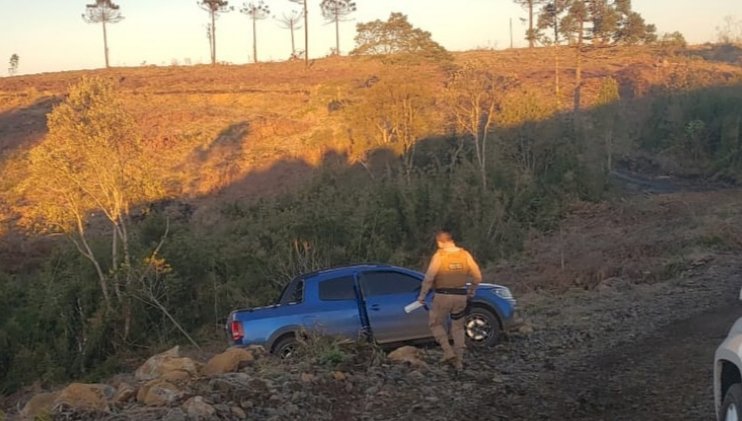 LEBON RÉGIS: HOMEM INVADE CASA, TENTA VIOLENTAR CRIANÇAS, ASSEDIA  MULHER, ROUBA CARRO , E É ABORDADO PELA POLÍCIA EM SANTA CECÍLIA; VEÍCULO FOI RECUPERADO