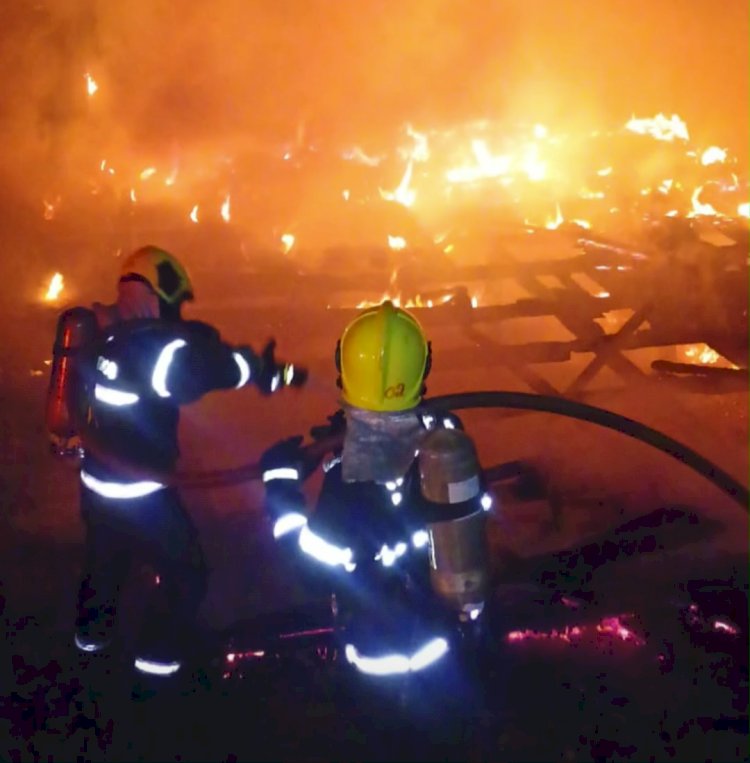 LEBON RÉGIS: CASA É DESTRUíDA PELO FOGO NO BAIRRO NÚCLEO RIO DOCE