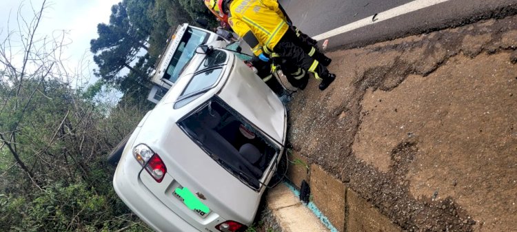 LEBON RÉGIS: UM HOMEM MORRE E OUTRO FICA GRAVEMENTE FERIDO EM ATROPELAMENTO SEGUIDO DE CAPOTAMENTO DE VEÍCULO