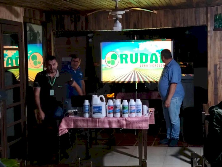 COMPANHIA AGRÍCOLA DE LEBON RÉGIS FAZ PALESTRAS COM AGRICULTORES
