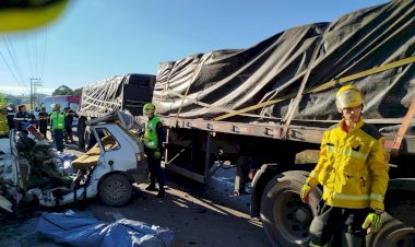 CINCO PESSOAS MORREM EM COLISÃO ENTRE UNO E CAMINHÃO