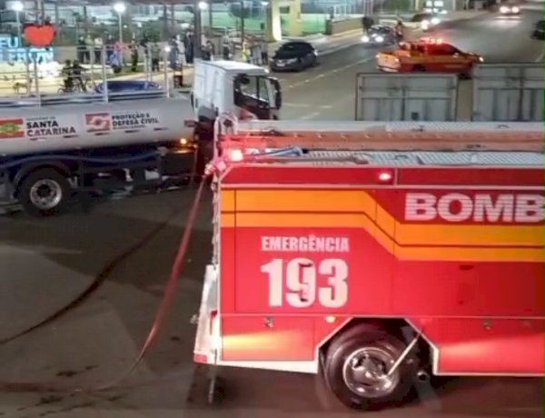 LEBON RÉGIS:  BOMBEIROS CONTROLAM PRINCÍPIO DE INCÊNDIO EM PADARIA NO CENTRO DA CIDADE