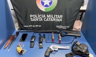 LEBON RÉGIS: POLÍCIA AMBIENTAL APREENDE ARMAS E MUNIÇÕES APÓS DENÚNCIA DE CAÇA ILEGAL NA LOCALIDADE DE SÃO SEBASTIÃO