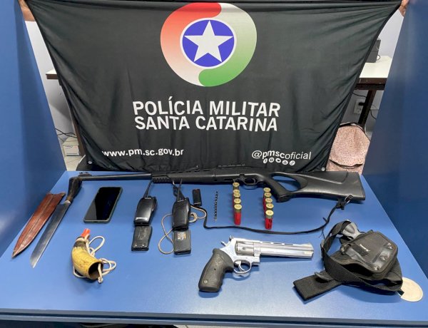 LEBON RÉGIS: POLÍCIA AMBIENTAL APREENDE ARMAS E MUNIÇÕES APÓS DENÚNCIA DE CAÇA ILEGAL NA LOCALIDADE DE SÃO SEBASTIÃO