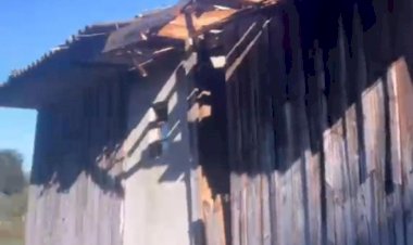 RAIO ATINGE CASA E ÁRVORE NO INTERIOR DE LEBON RÉGIS