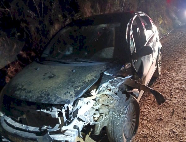 LEBON RÉGIS: COLISÃO FRONTAL ENTRE DOIS VEÍCULOS É REGISTRADA DURANTE A MADRUGADA NO INTERIOR DO MUNICÍPIO