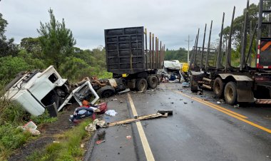 CAMINHONEIRO DE LEBON RÉGIS SOFRE  ACIDENTE E É  TRANSPORTADO DE HELICÓPTERO EM ESTADO GRAVÍSSIMO  PARA HOSPITAL MAICE